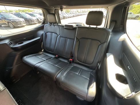 Used 2022 Jeep Wagoneer Series III w/ Premium Group I AWD/4WD image 35