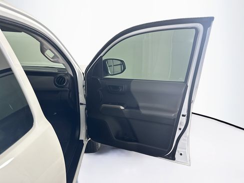 Used 2022 Toyota Tacoma SR5 image 31