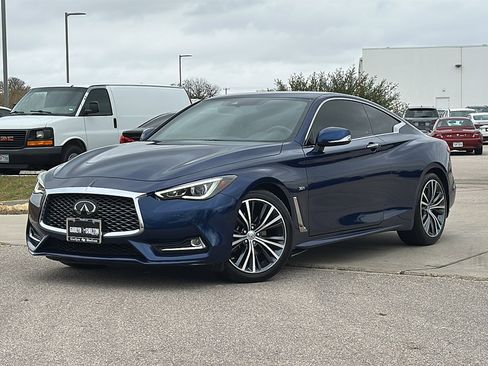 Used 2019 INFINITI Q60 3.0t Luxe w/ Essential Package image 2
