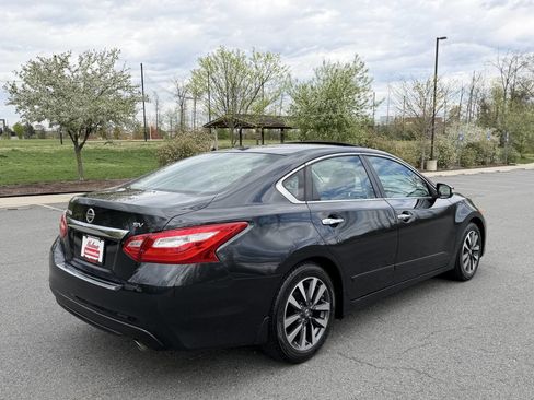 Used 2016 Nissan Altima 2.5 SV w/ Convenience Package image 5