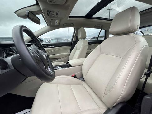 Used 2018 Buick Regal Essence w/ Driver Confidence Package #1 AWD/4WD image 12