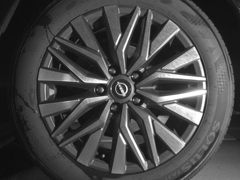 Used 2025 Nissan Altima 2.5 SV image 14