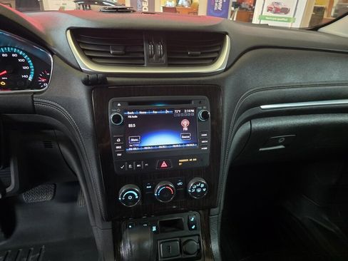 Used 2015 Chevrolet Traverse LT w/ Style and Technology Package FWD image 31