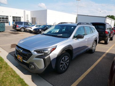 Used 2024 Subaru Outback AWD/4WD image 2