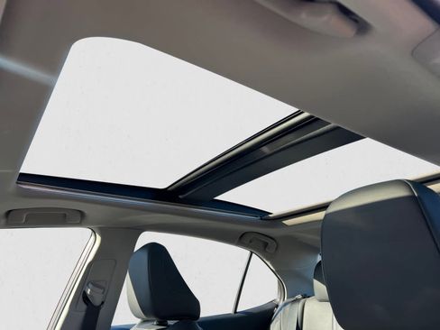 Used 2021 Toyota Camry XLE w/ Navigation Package image 18