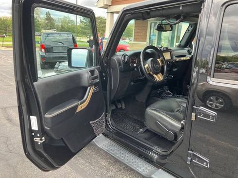 Used 2014 Jeep Wrangler Unlimited Sahara AWD/4WD image 10