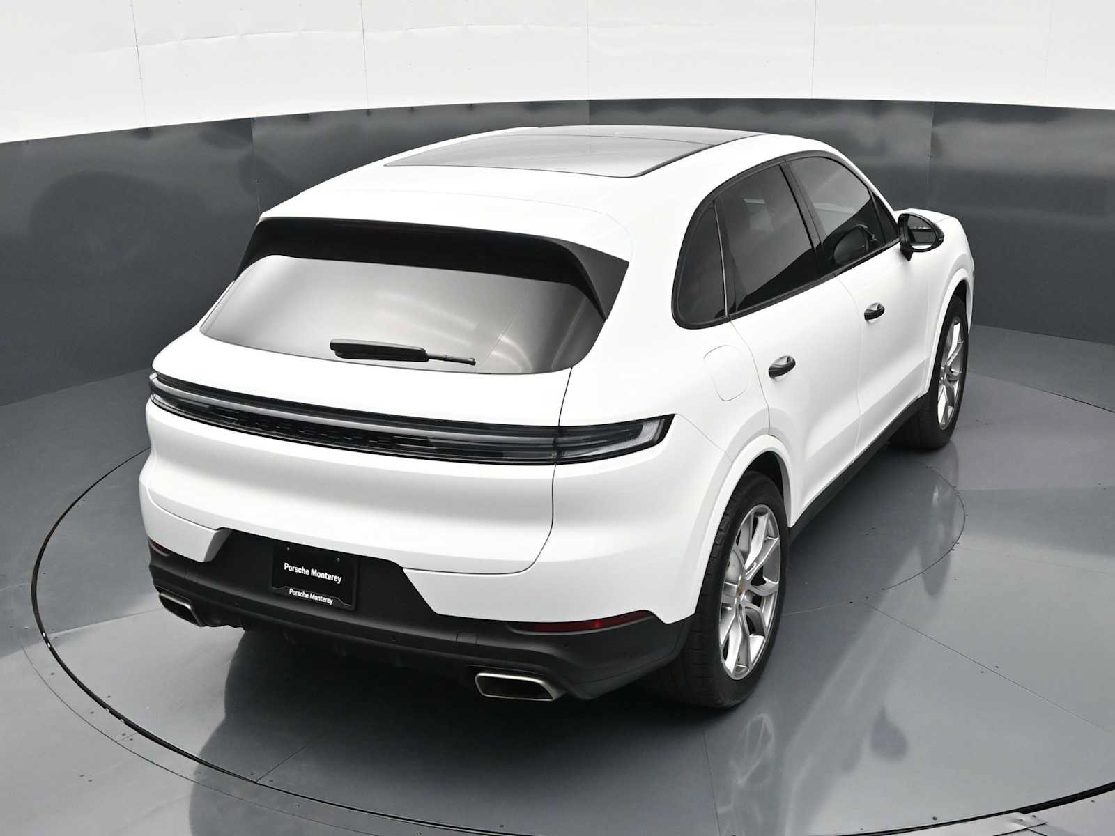 Certified 2024 Porsche Cayenne AWD/4WD image 33