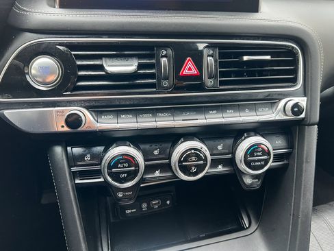 Used 2020 Genesis G70 2.0T w/ Prestige Package AWD/4WD image 18