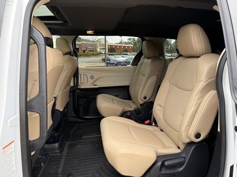 Used 2023 Toyota Sienna XLE w/ XLE Plus Package image 25