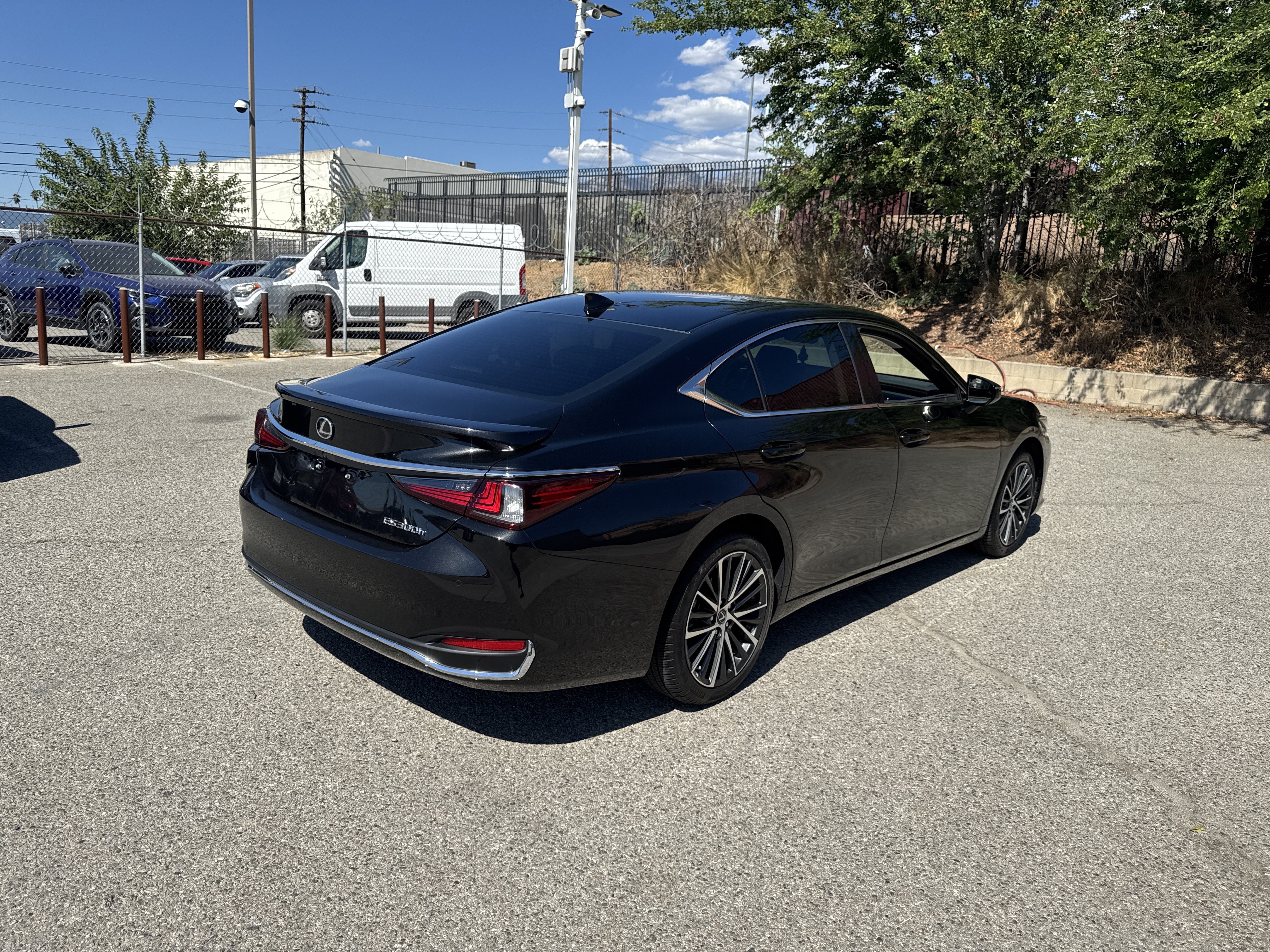 Used 2024 Lexus ES 300h w/ Premium Package FWD image 5