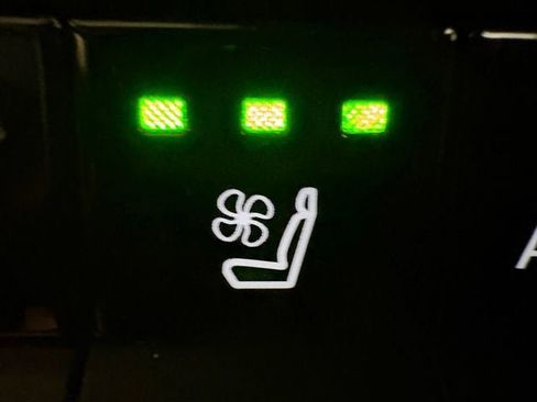 Used 2023 Toyota Crown Limited image 9