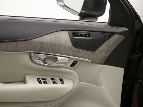 Certified 2024 Volvo XC90 T8 Ultimate AWD/4WD image 11