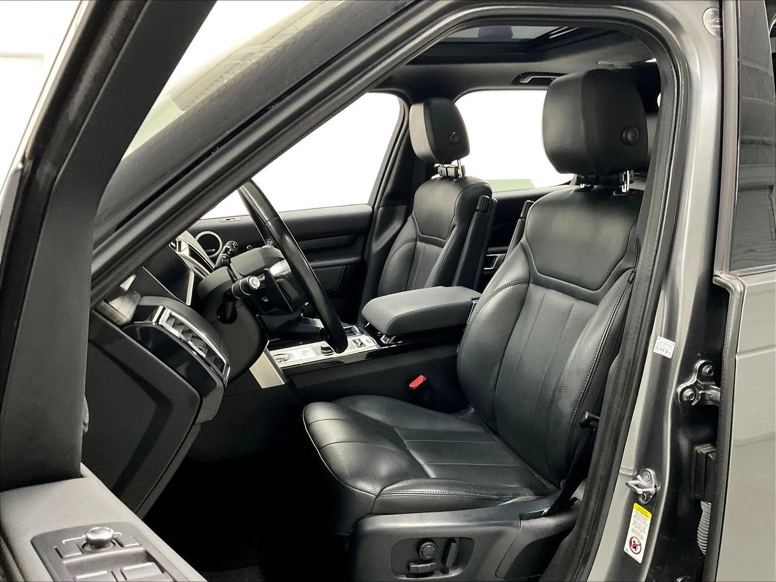 Used 2019 Land Rover Discovery HSE AWD/4WD image 14