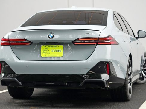 Used 2024 BMW 530i w/ M Sport Package RWD image 5