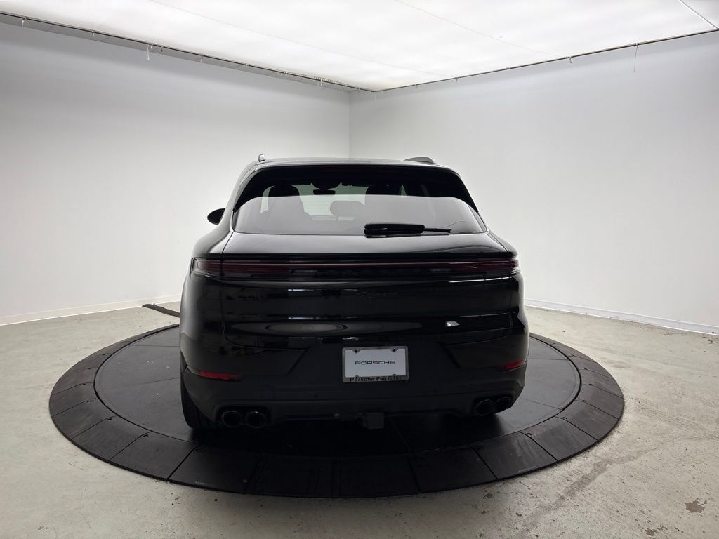 Certified 2024 Porsche Cayenne AWD/4WD image 6