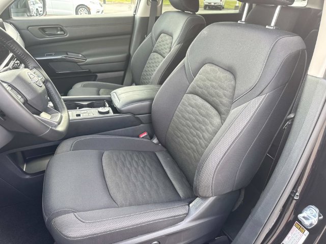 Used 2026 Nissan Pathfinder SV AWD/4WD image 28