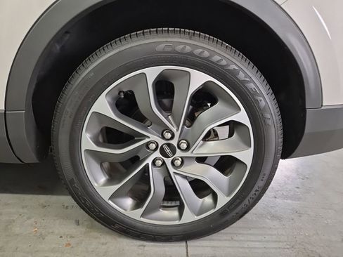 Used 2022 Lincoln Nautilus Reserve w/ Equipment Group 201A image 8