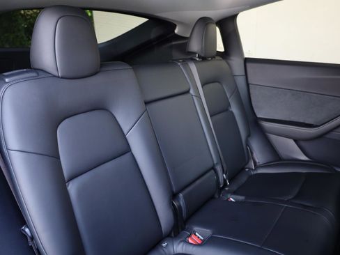 Used 2020 Tesla Model Y Long Range AWD/4WD image 23