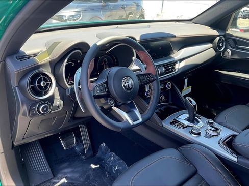 New 2025 Alfa Romeo Stelvio Sprint image 6