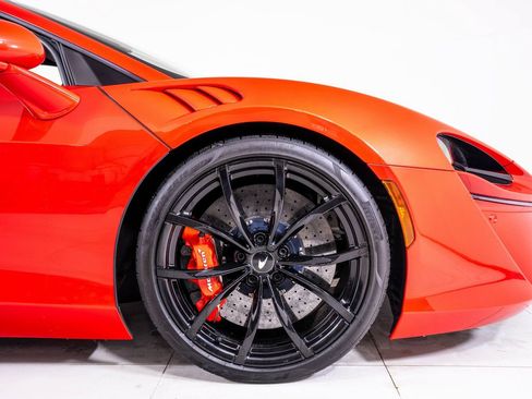 Used 2024 McLaren Artura RWD image 15