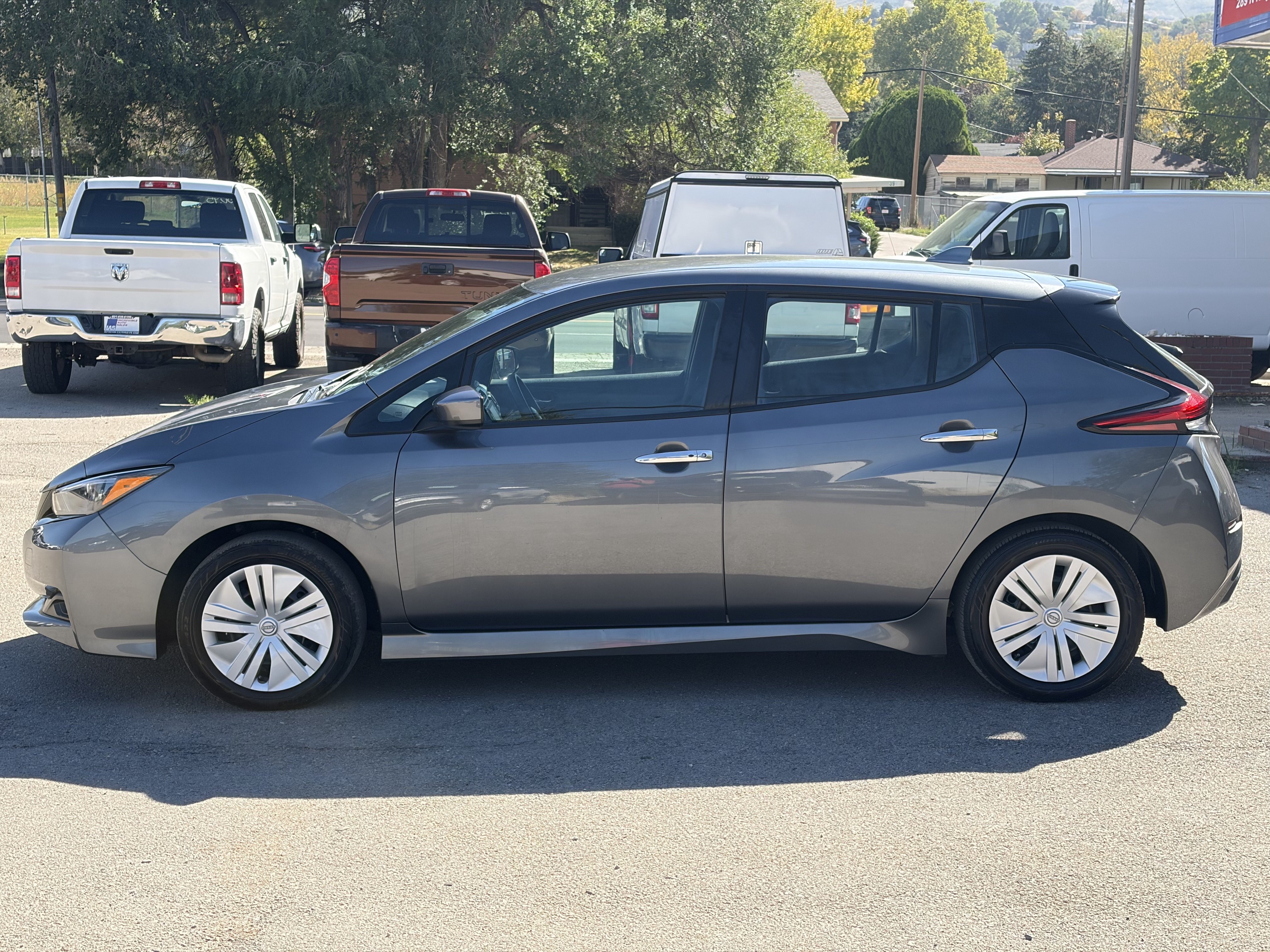 Used 2025 Nissan Leaf S FWD image 3