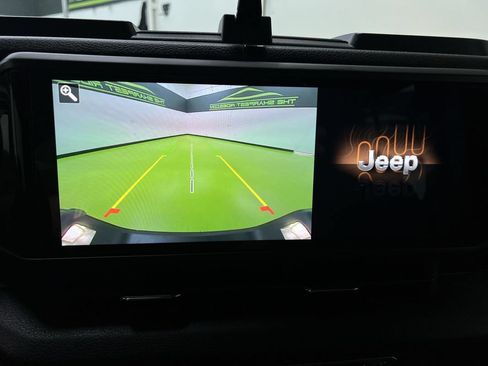 Used 2024 Jeep Gladiator Sport AWD/4WD image 22
