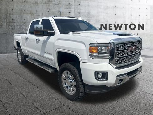 Used 2019 GMC Sierra 2500 Denali w/ Duramax Plus Package AWD/4WD image 1