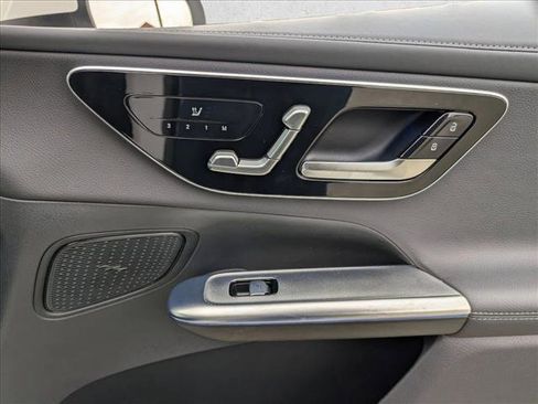 Used 2025 Mercedes-Benz GLC 300 4MATIC w/ AMG Line image 21