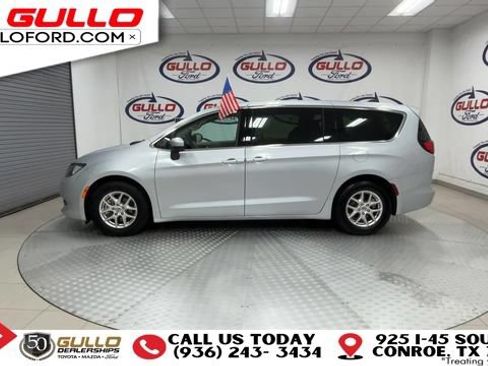 Used 2023 Chrysler Voyager LX FWD image 5