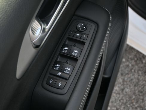 Used 2024 Chrysler Pacifica Limited w/ S Appearance Package FWD image 30