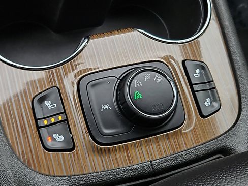 Used 2023 GMC Acadia SLE w/ Driver Convenience Package image 23