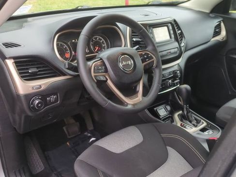 Used 2014 Jeep Cherokee Latitude FWD image 29