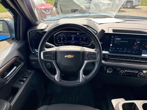 Used 2022 Chevrolet Silverado 1500 LT AWD/4WD image 11