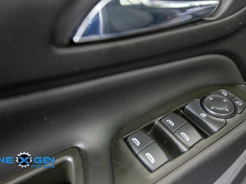 Used 2021 Chevrolet Equinox LT FWD image 12