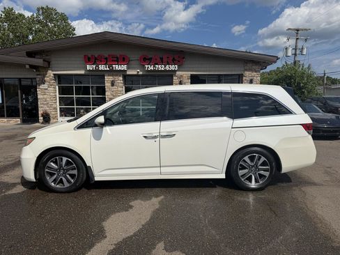 Used 2015 Honda Odyssey Touring Elite image 8