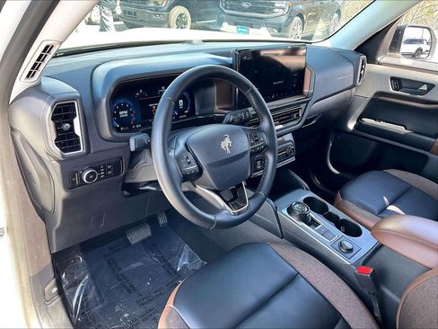 Used 2025 Ford Bronco Sport Outer Banks AWD/4WD image 8