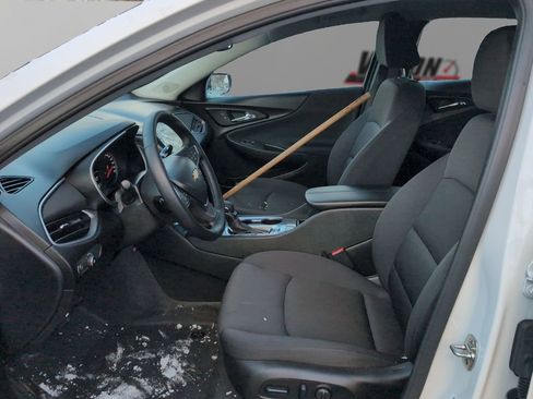 Used 2025 Chevrolet Malibu LT image 9