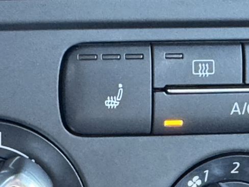 Used 2013 Volkswagen Beetle 2.0T image 19