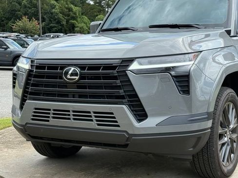 Used 2026 Lexus GX 550 w/ Cold Area Package AWD/4WD image 10