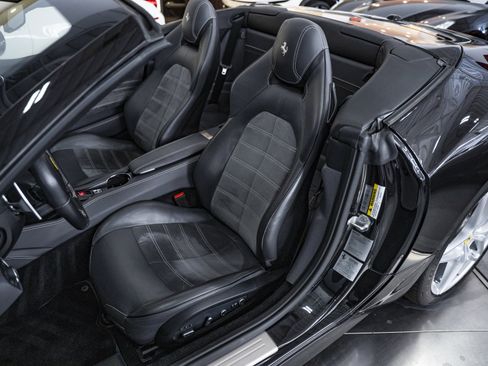 Used 2017 Ferrari California T image 33
