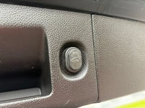 Used 2019 Cadillac Escalade ESV Luxury AWD/4WD image 34