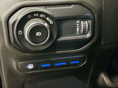 Used 2023 Jeep Wrangler Sahara w/ Cold Weather Group image 17