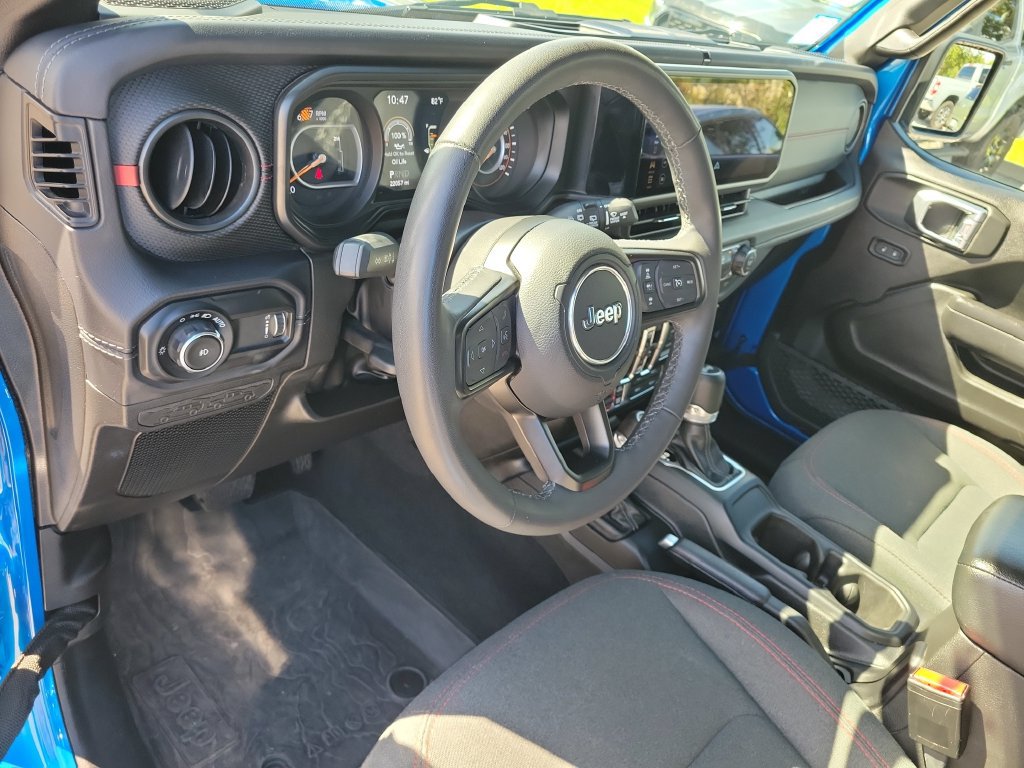 Used 2025 Jeep Wrangler Unlimited Rubicon w/ Safety Group AWD/4WD image 7