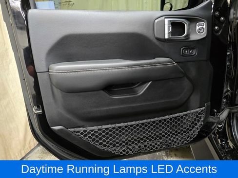 Used 2019 Jeep Wrangler Unlimited Sahara w/ Uconnect 4C Nav & Sound Group AWD/4WD image 13