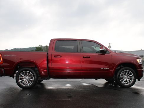 Used 2022 RAM 1500 Laramie AWD/4WD image 6