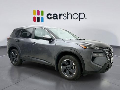 Used 2025 Nissan Rogue SV w/ SV Premium Package image 7