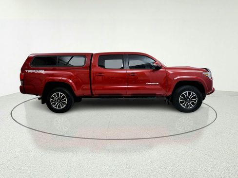 Used 2017 Toyota Tacoma TRD Sport AWD/4WD image 9