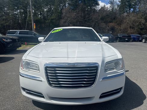 Used 2014 Chrysler 300 Base image 2