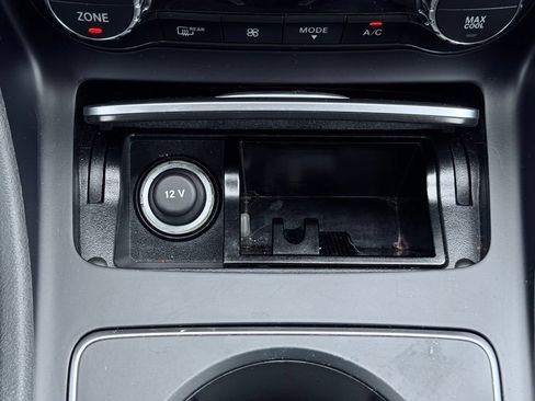Used 2018 Mercedes-Benz CLA 250 4MATIC image 38
