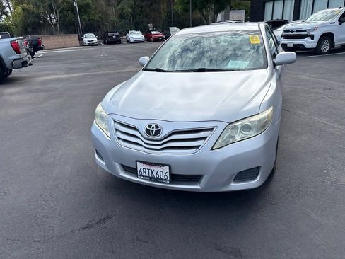 Used 2011 Toyota Camry LE FWD image 9
